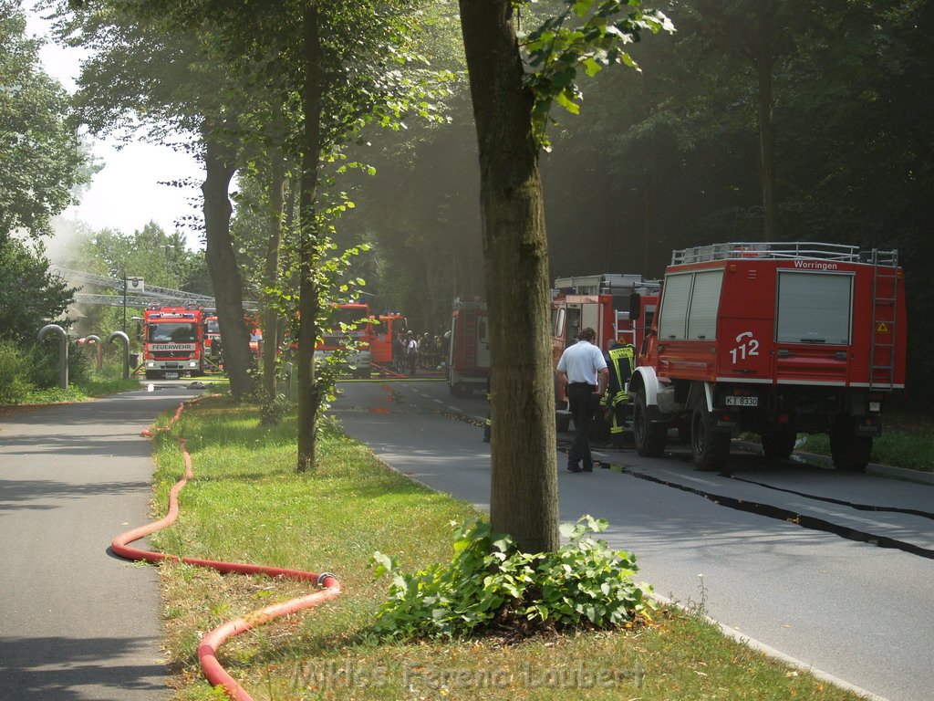 Brand Schuetzenhof Neusser Landstr P5570.JPG